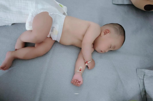 甘孜宝宝积食发烧怎么处理